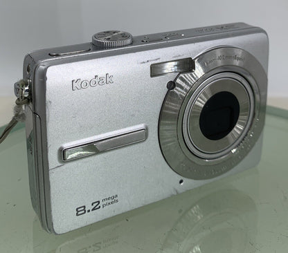 Kodak COMPACT DIGITAL CAMERA EasyShare M863 8.2MP SILVER NO CHARGER Tested - 5190