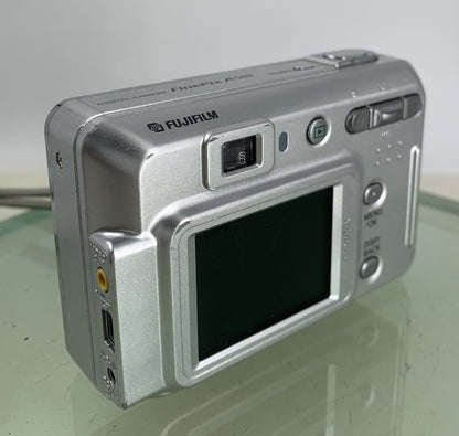 Fujifilm COMPACT DIGITAL CAMERA FinePix A500 5.1MP Silver NO CARD - TESTED - 5154