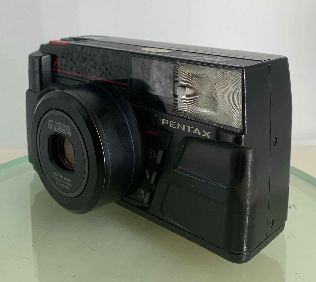 PENTAX IQ Zoom 35 mm Film POINT AND SHOOT CAMERA BLACK NO BATTERY - TESTED - 8472