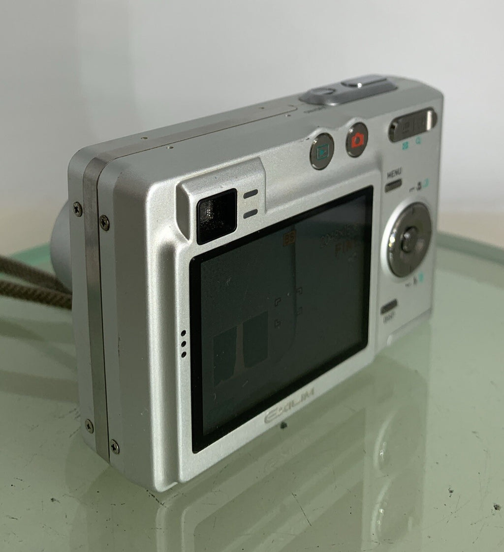 Casio Exilim EX-Z30 COMPACT DIGITAL CAMERA SILVER + CHARGER - TESTED - 9894