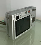Casio Exilim EX-Z30 COMPACT DIGITAL CAMERA SILVER + CHARGER - TESTED - 9894