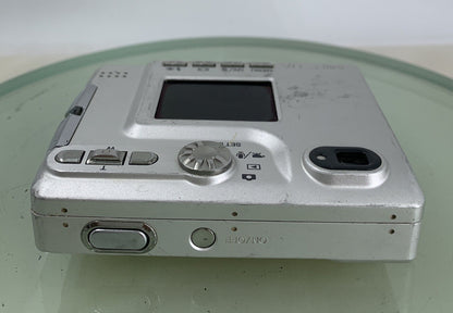KONIKA MINOLTA DIMAGE XT CAMERA SILVER WITH BOX AND CHARGER - TESTED - 2938