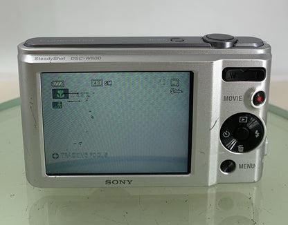 Sony CyberShot DSC-W800 DIGITAL CAMERA 20.1MP SILVER+ 8GB CARD+WIRE TESTED - 4445