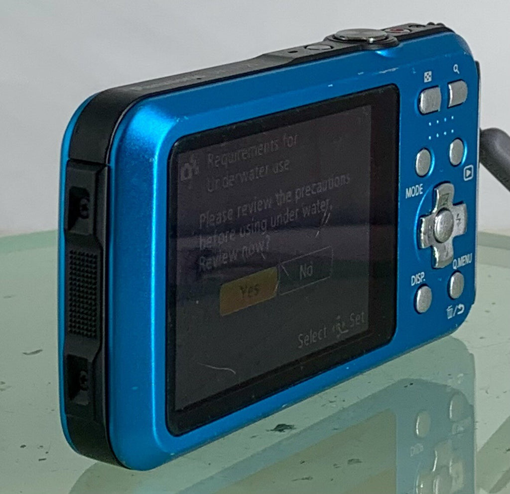 Panasonic Lumix DMC-FT25 16.1MP Waterproof Digital Camera +Charger+Tested- 3385