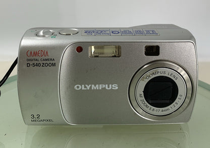 Olympus Digital Camera Camedia D-540 Zoom 3.2MP SILVER NO CHARGER TESTED - 2411