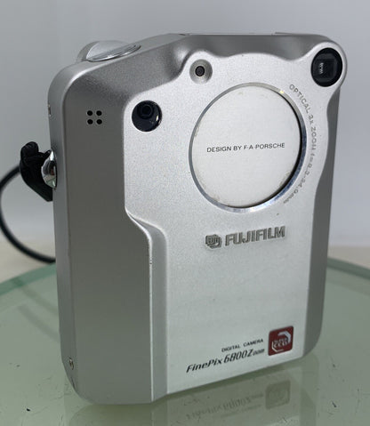 Fujifilm Finepix 6800 Zoom COMPACT DIGITAL CAMERA 64MB CARD - TESTED - 1024