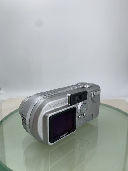 Sony Cybershot DSC-P9 4MP Digital Camera SILVER + CHARGER + WIRE TESTED - 6835