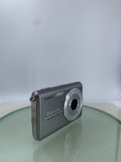 Casio Digital Camera EXILIM EX-Z75 7.2MP SILVER WITH CHARGER TESTED - 6892