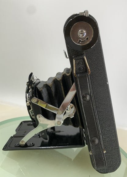 VINTAGE KERSHAW EIGHT-20 BLACK MADE IN ENGLAND FOLDING CAMERA TESTED - 9393