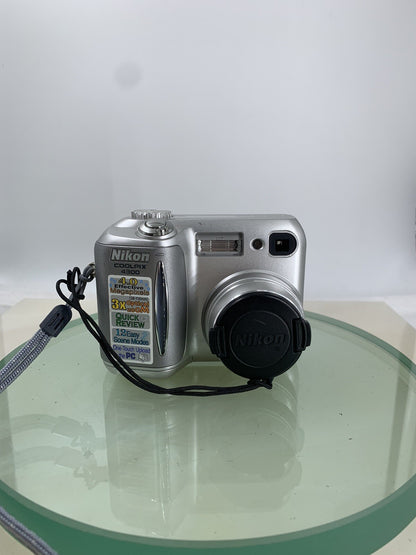 Nikon COOLPIX 4300 4.0MP Digital Camera SILVER NO CARD NO CHARGER TESTED - 5970