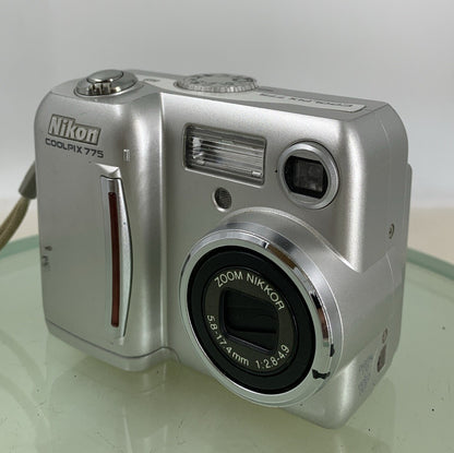 Vintage NIKON COOLPIX 775 2.0MP Digital Camera + CHARGER + COVER TESTED - 742