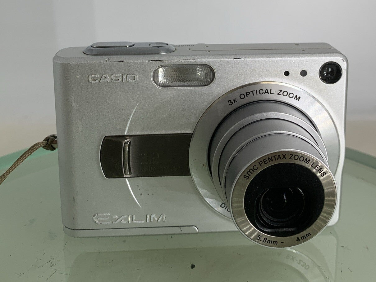 Casio Exilim EX-Z30 COMPACT DIGITAL CAMERA SILVER + CHARGER - TESTED - 9891