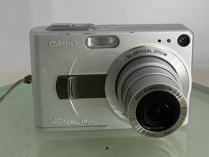 Casio Exilim EX-Z30 COMPACT DIGITAL CAMERA SILVER + CHARGER - TESTED - 9891