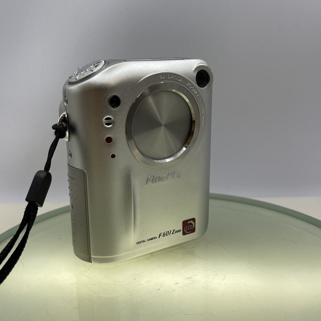 Fujifilm FinePix F601 Zoom 3.1MP Compact Digital Camera (LENS COVER FAULTY) #7191