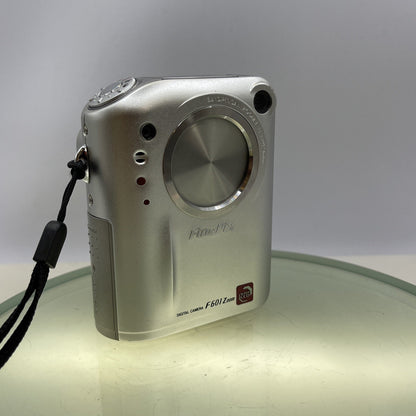 Fujifilm FinePix F601 Zoom 3.1MP Compact Digital Camera (LENS COVER FAULTY) #7191