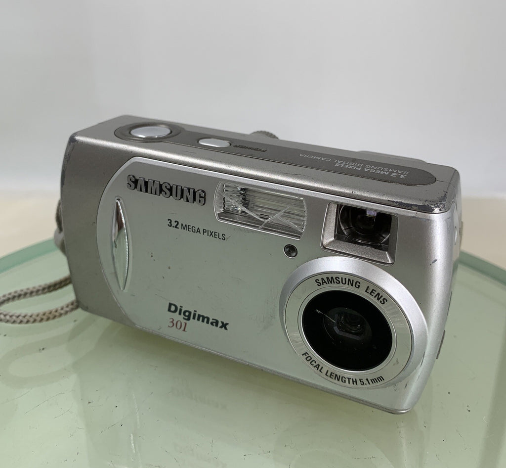 Samsung COMPACT DIGITAL CAMERA Digimax 301 3.2MP Silver-Tested - 5951