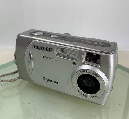 Samsung COMPACT DIGITAL CAMERA Digimax 301 3.2MP Silver-Tested - 5951