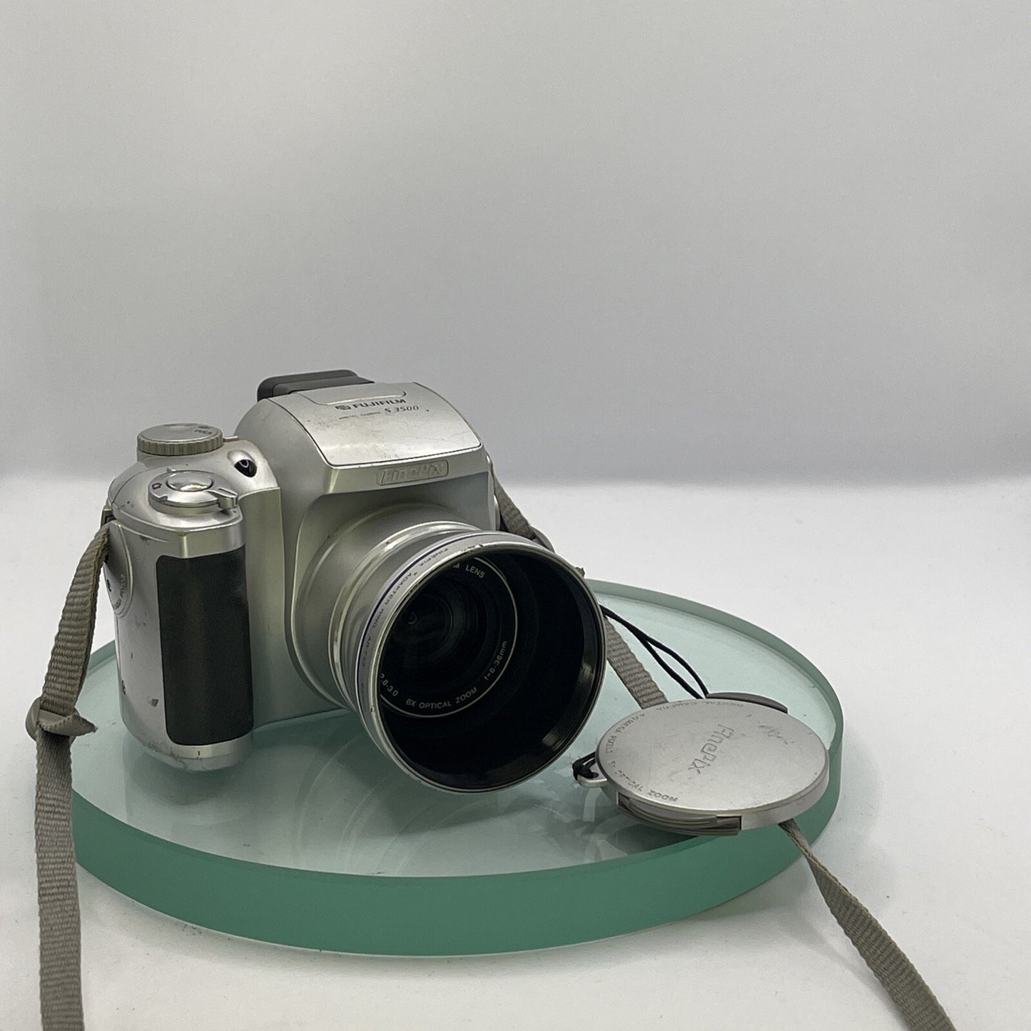 Fuji Finepix S3500 4mp Digital Camera- Silver Takes AA -Tested 16MB XD Card #9270