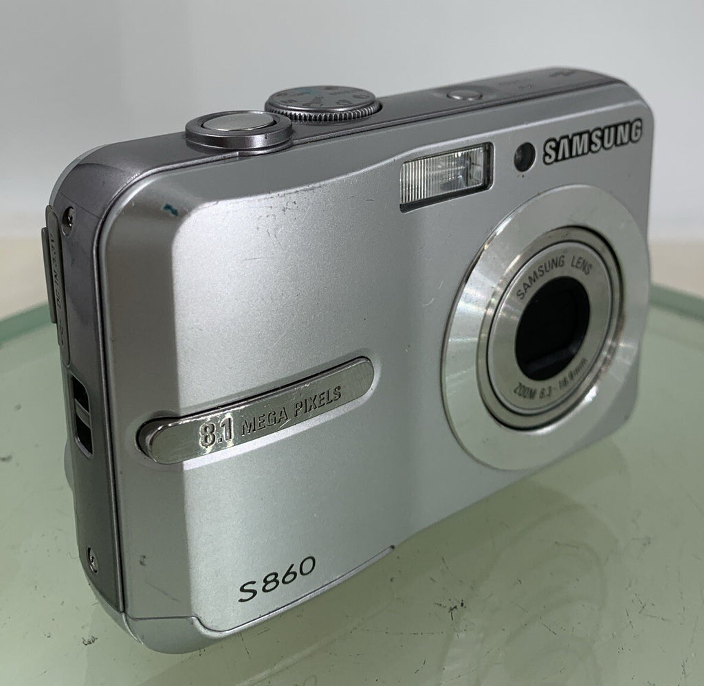Samsung S860 8.1MP COMPACT DIGITAL CAMERA SILVER WITH COVER TESTED - 2230