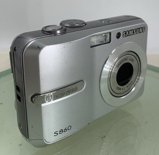 Samsung S860 8.1MP COMPACT DIGITAL CAMERA SILVER WITH COVER TESTED - 2230