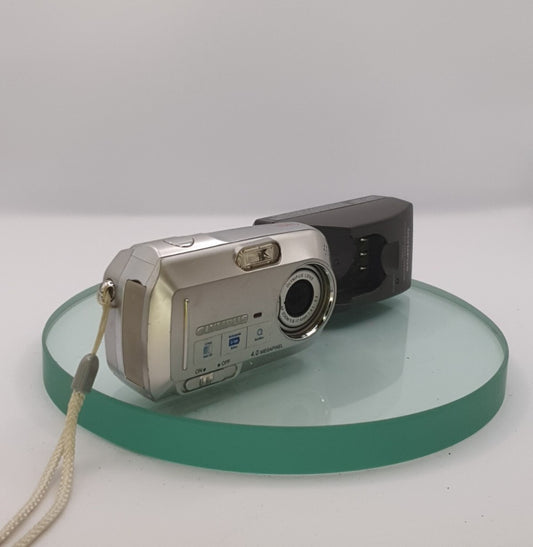 Olympus CAMEDIA C-470 Zoom 4.0MP Digital Camera - Silver TESTED,Charger,batt#9860