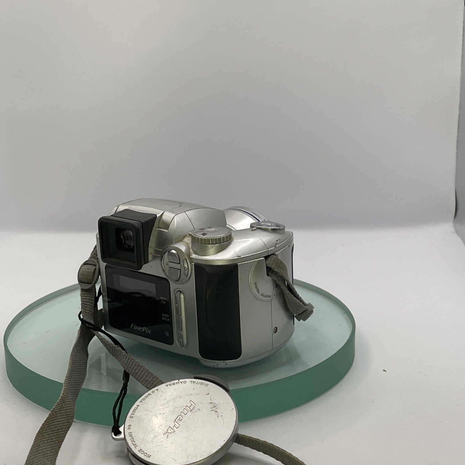 Fuji Finepix S3500 4mp Digital Camera- Silver Takes AA -Tested 16MB XD Card #9274