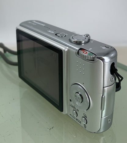 Panasonic Lumix DMC-FX01 6mp Digital Camera SILVER +CHARGER +COVER TESTED - 3206