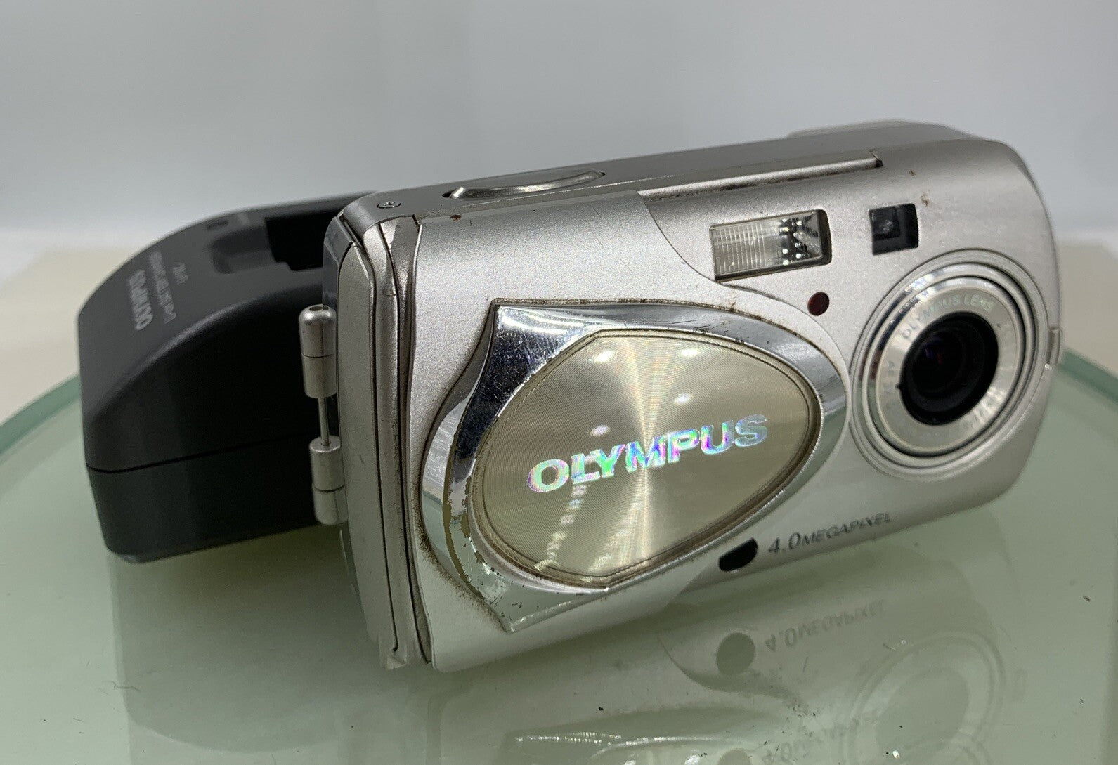 Olympus U MJU 400 COMPACT DIGITAL CAMERA WITH CHARGER SILVER  TESTED - 8990