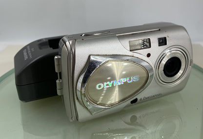 Olympus U MJU 400 COMPACT DIGITAL CAMERA WITH CHARGER SILVER  TESTED - 8990