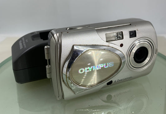 Olympus U MJU 400 COMPACT DIGITAL CAMERA WITH CHARGER SILVER  TESTED - 8990
