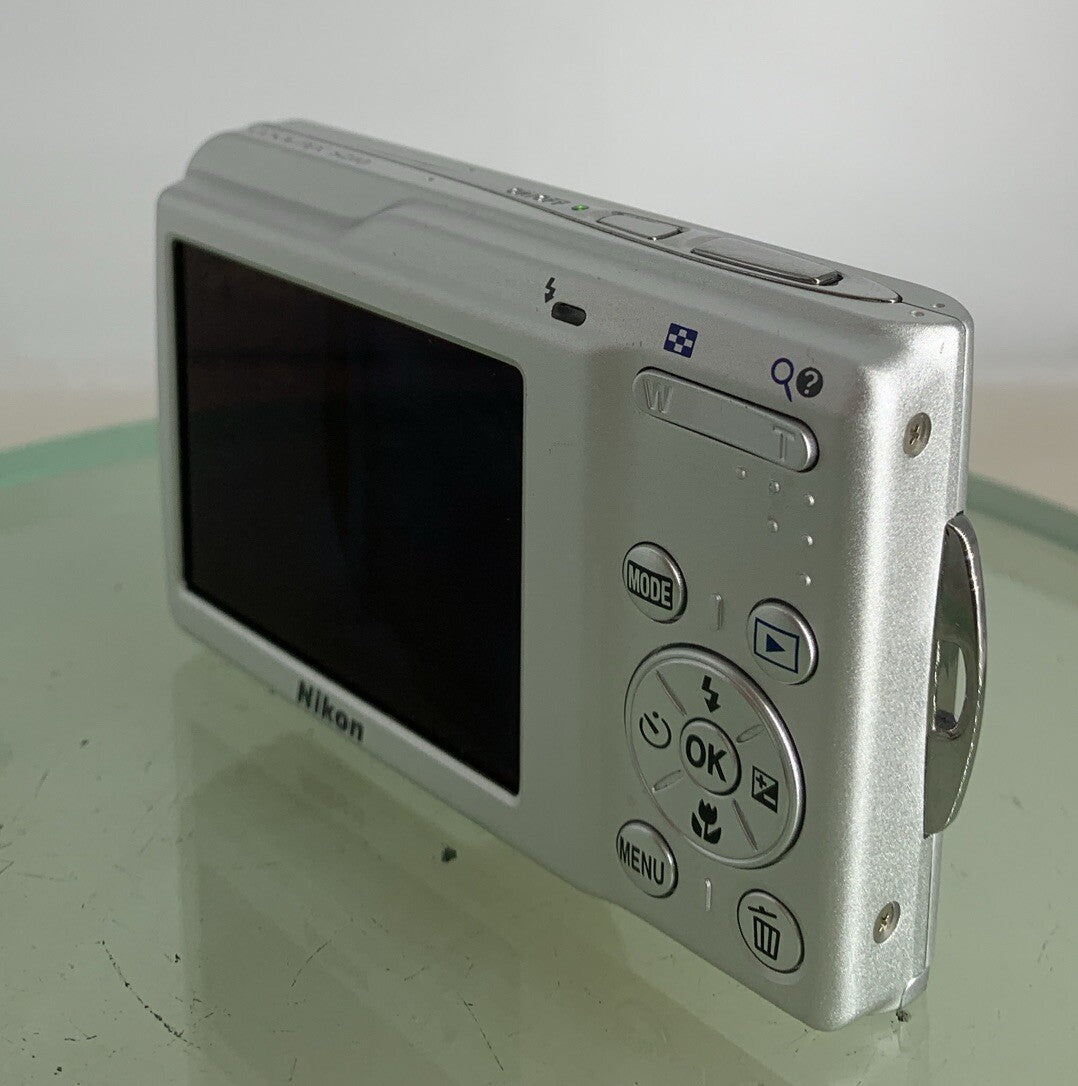 Nikon CoolPix S210 8.0MP Digital Camera SILVER+CHARGER+COVER+WIRE TESTED - 9956