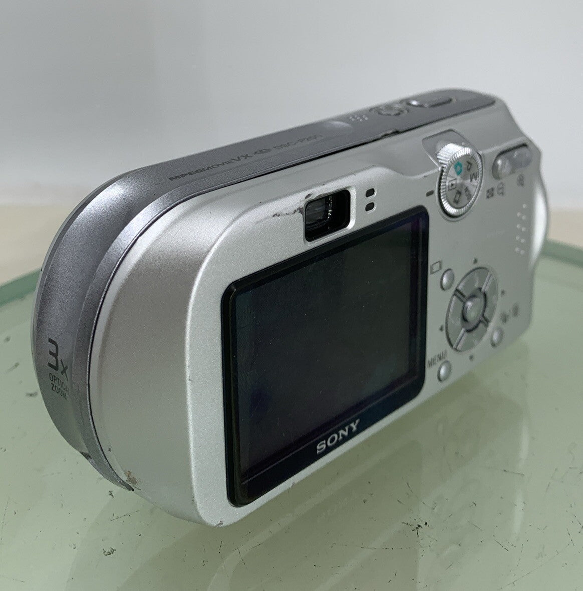 Sony Cyber-Shot DSC-P200 7.2MP Digital Camera SILVER + CHARGER TESTED - 244