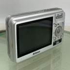 Nikon Coolpix S2 COMPACT DIGITAL CAMERA SILVER+ CHARGER, NO CARD TESTED - 2784