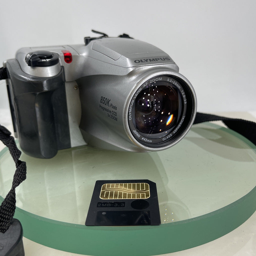 Olympus C-1000L Vintage 1997 TTL Digital SLR Camera 0.8MP  with 2MB Card #6590