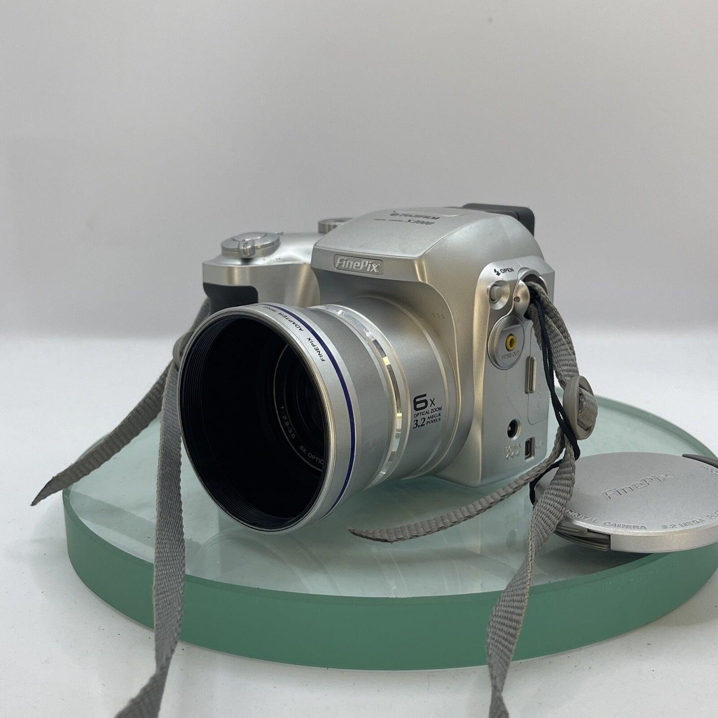 Fujifilm FinePix S3000 3.2MP 6x Zoom Mini SLR Style Digital Camera Tested #1592