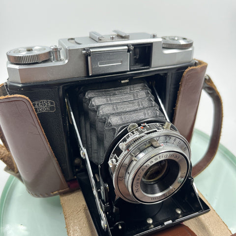 Zeiss Ikon Nettax 513/16 75mm Novar-Anastigmat Folding Camera in Case