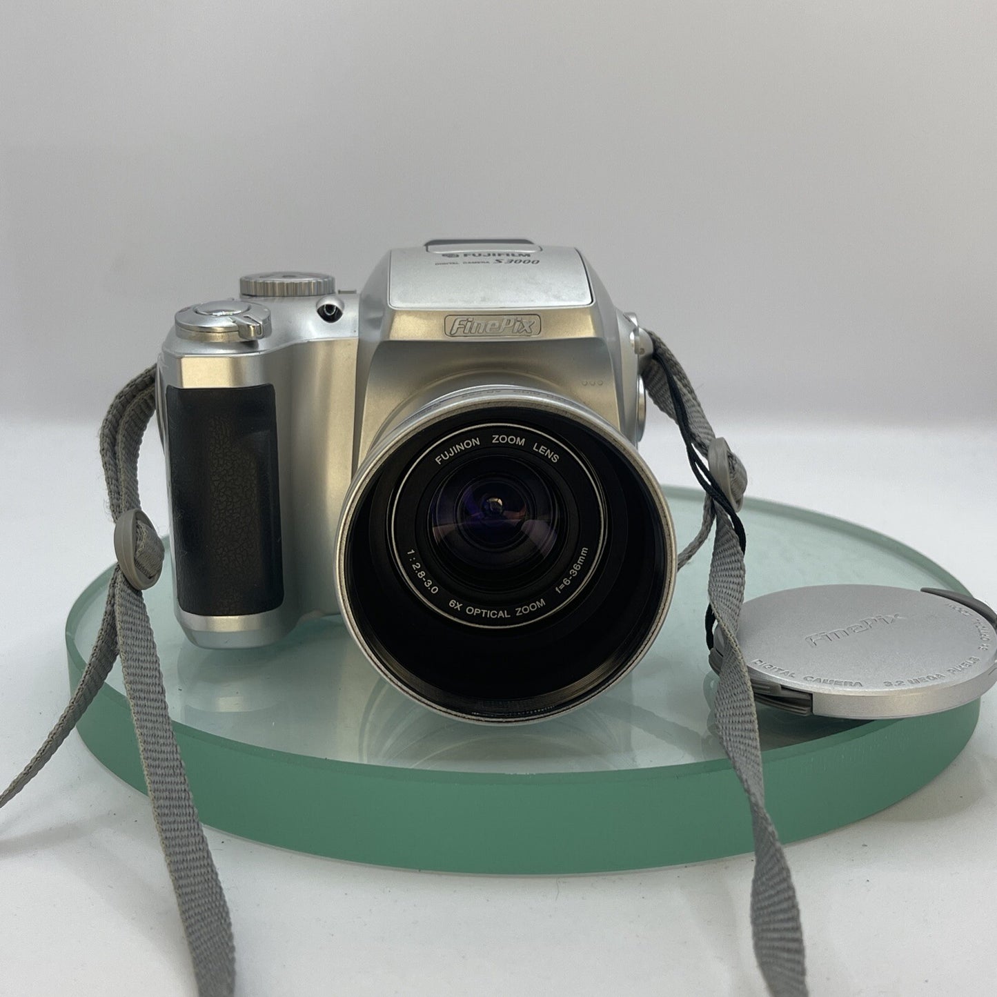 Fujifilm FinePix S3000 3.2MP 6x Zoom Mini SLR Style Digital Camera Tested #1591