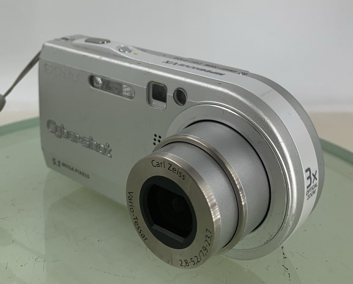 Sony Cyber Shot DSC-P100 5.1 Megapixel DIGITAL CAMERA WITH CHARGER TESTED - 4462