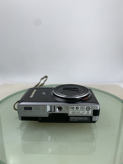 Olympus U-9010 COMPACT DIGITAL CAMERA BLACK + CHARGER + WIRE TESTED - 6967