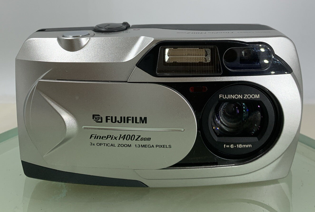 Fujifilm Digital Camera FinePix 1400 Zoom 1.3MP + 64MB CARD SILVER TESTED - 8461