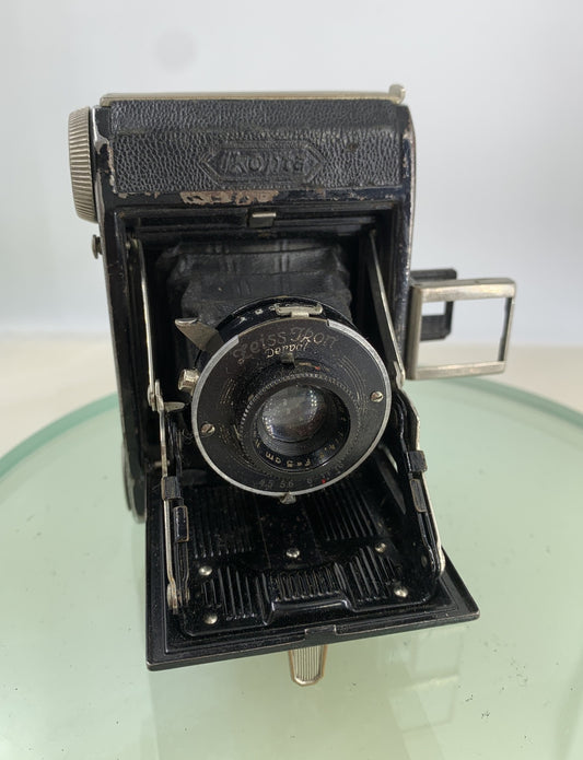 Vintage Zeiss Ikon 'Baby Ikonta' 520/18 Mini Folding Camera - shutter works, 8290