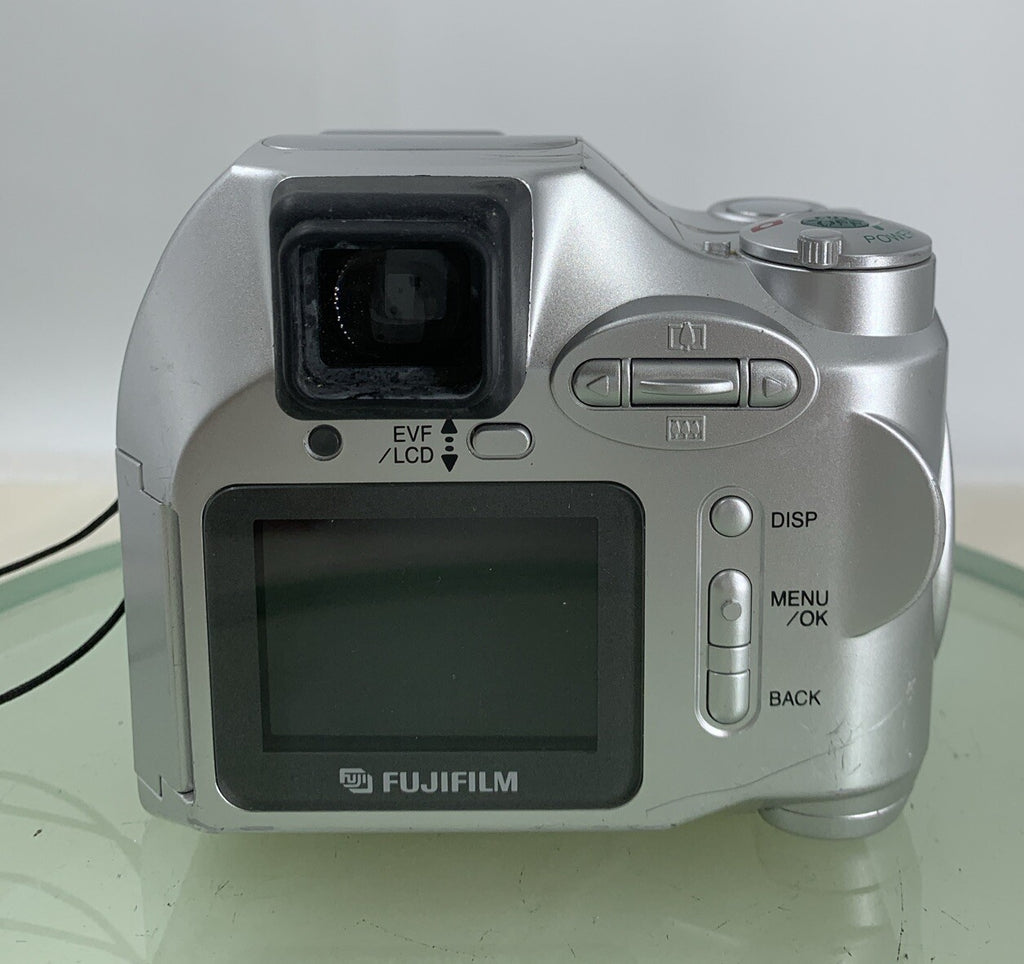 Fujifilm FinePix 2800 Zoom Digital Camera SILVER NO CARD NO CHARGER TESTED - 5795