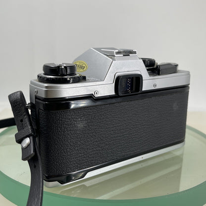 Olympus OM10 35mm Film SLR Manual Camera + Olympus 50/1.8 Zuiko Lens - Silver6093
