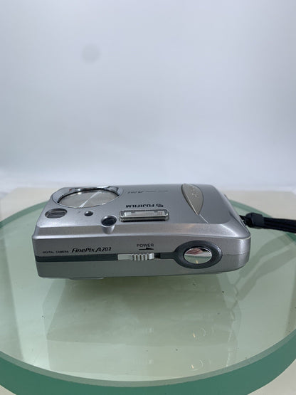 Fujifilm FinePix A203 2.0MP Digital Compact Camera WITH COVER SILVER TESTED - 936