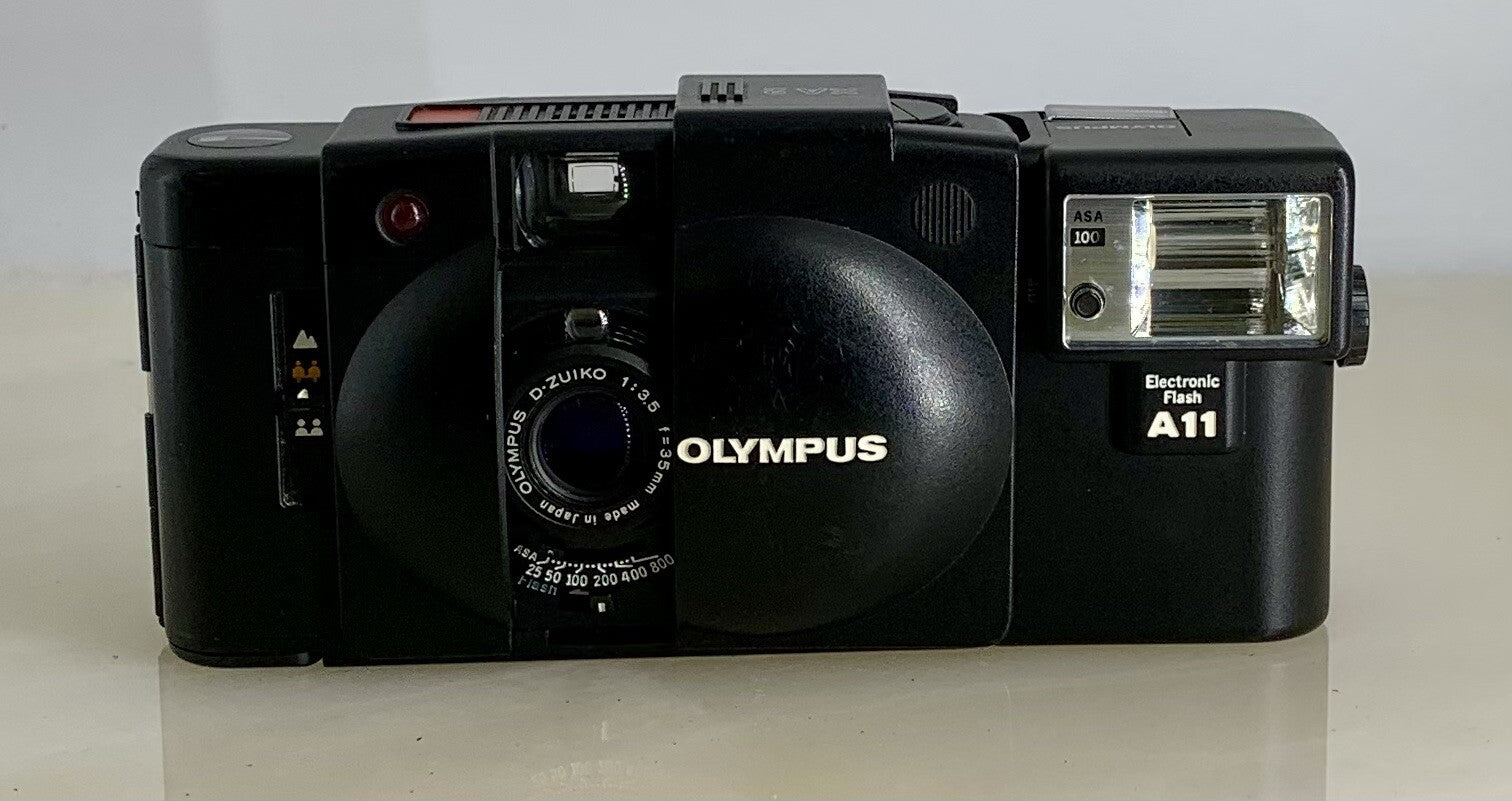 OLYMPUS XA2 Compact Camera 35mm Flash A11 D.ZUIKO 35mm f3.5 TESTED + Case 661