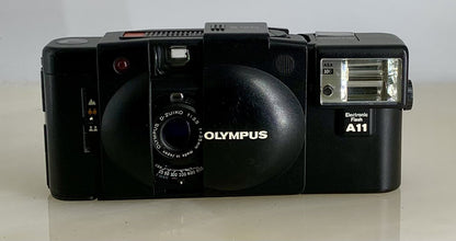 OLYMPUS XA2 Compact Camera 35mm Flash A11 D.ZUIKO 35mm f3.5 TESTED + Case 661