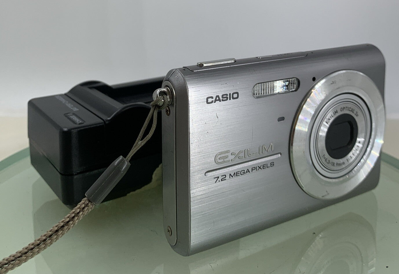Casio Digital Camera Exilim EX-Z75 7.2MP SILVER + CHARGER+2GB CARD TESTED - 8280