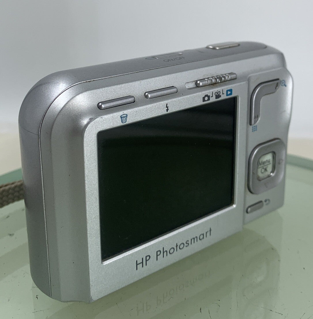 HP Photosmart M447 5.0MP Compact Digital Camera NO CARD SILVER TESTED - 2314