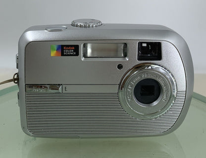 Kodak COMPACT Digital Camera EasyShare CD40 4.0MP SILVER NO CARD TESTED - 9531