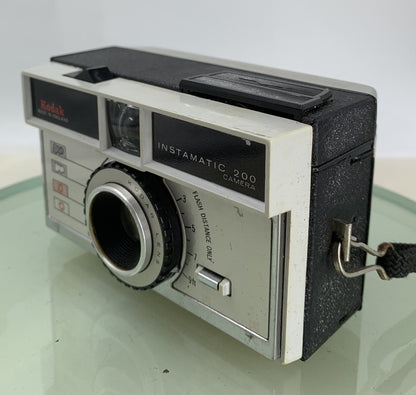 Kodak INSTAMATIC 200 VINTAGE FILM CAMERA WITH BLACK LEATHER CASE TESTED - 4122